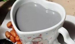 杏仁黑芝麻豆浆,杏仁黑芝麻豆浆，美味与健康同行